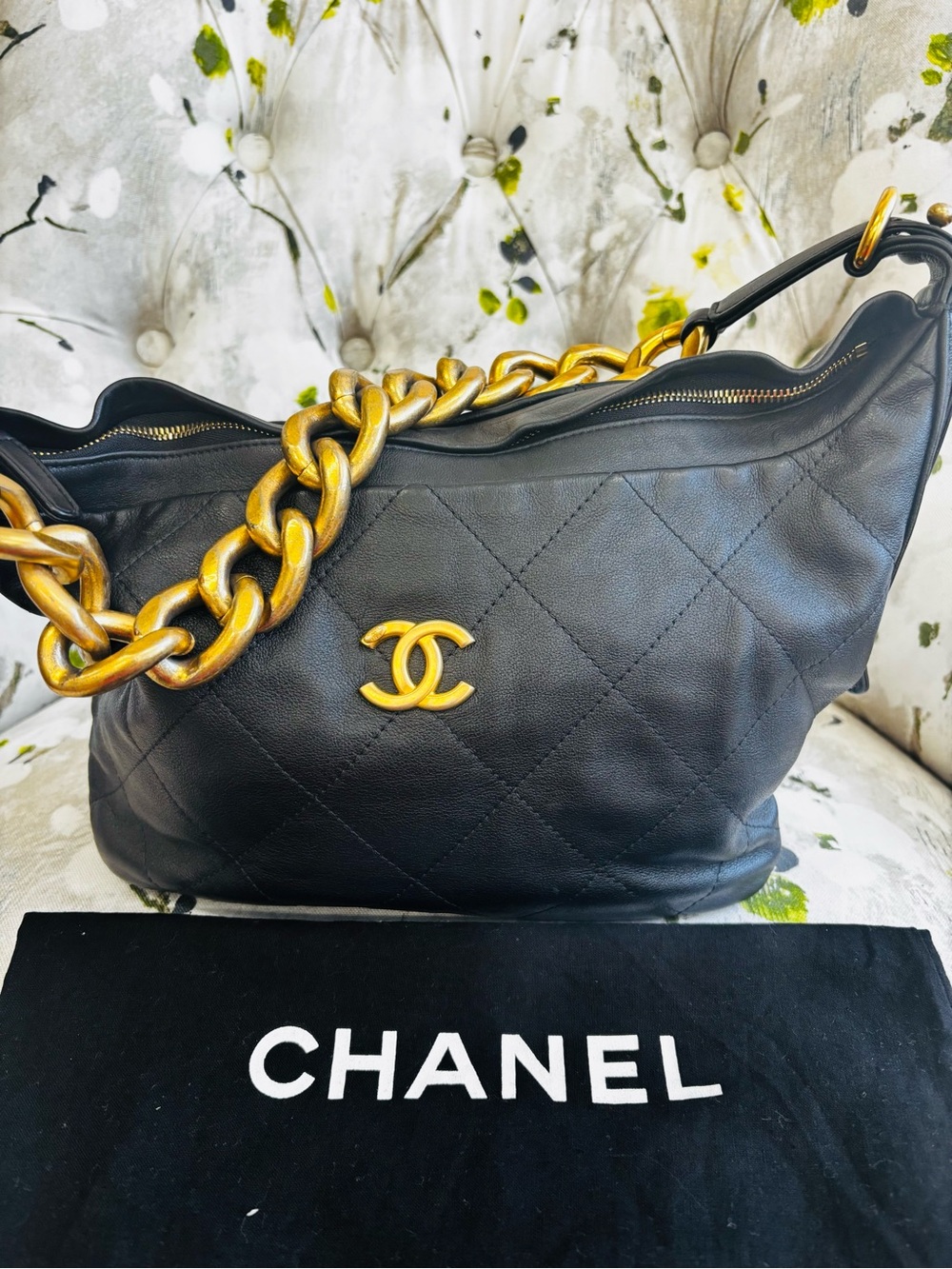 CHANEL Black Quilted Leather Shoulder Bag with Gold Chain Strap